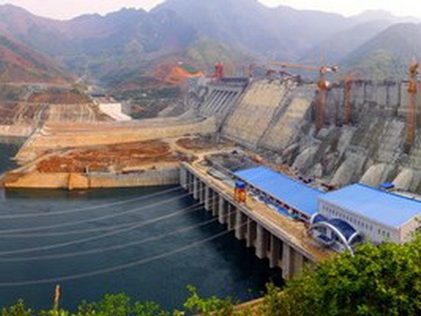 Toàn cảnh nhà máy thủy điện Sơn La.